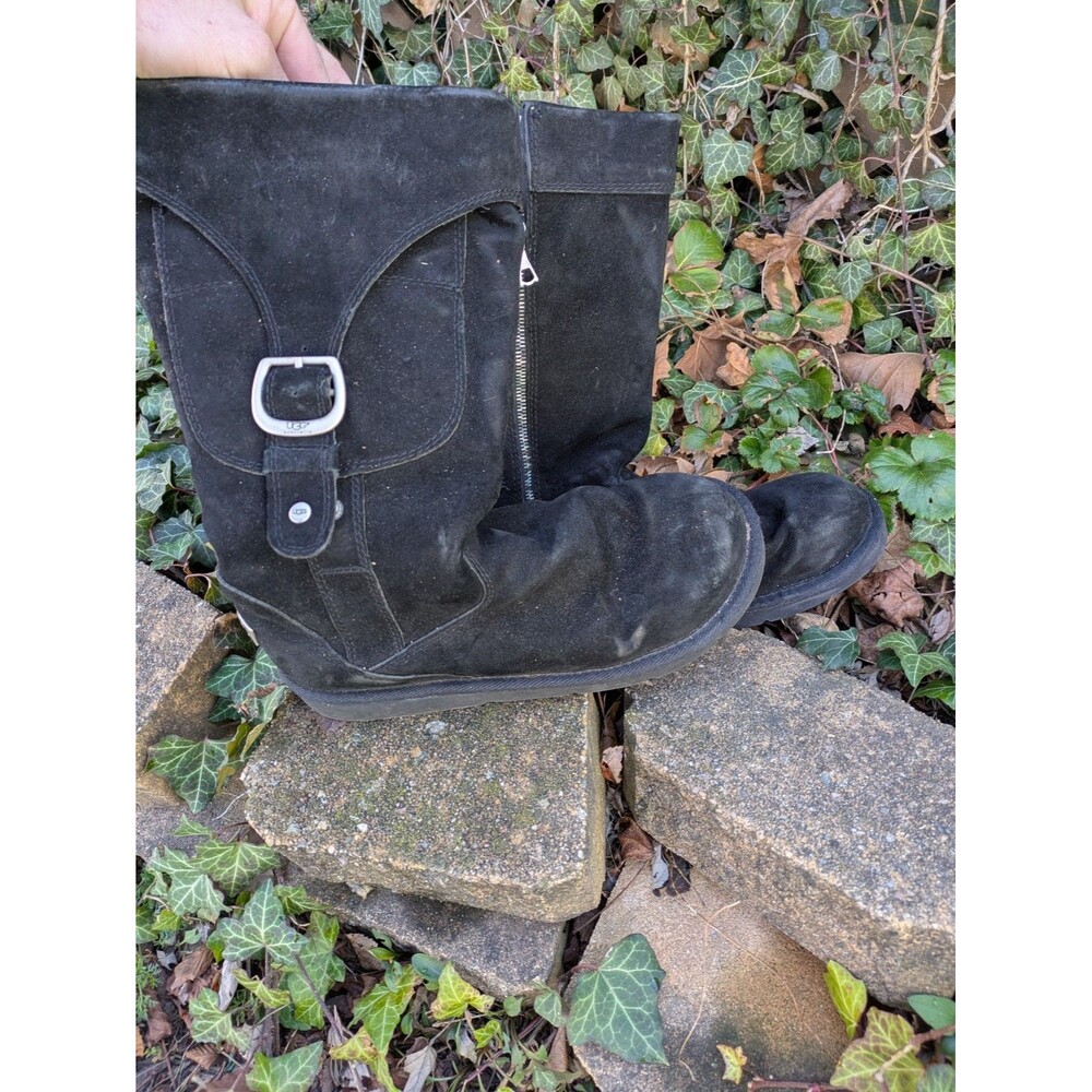 UGG Boots, black Suede & Shearling Lined Boots,size 9 US, ZIPPER DAMAGE, read